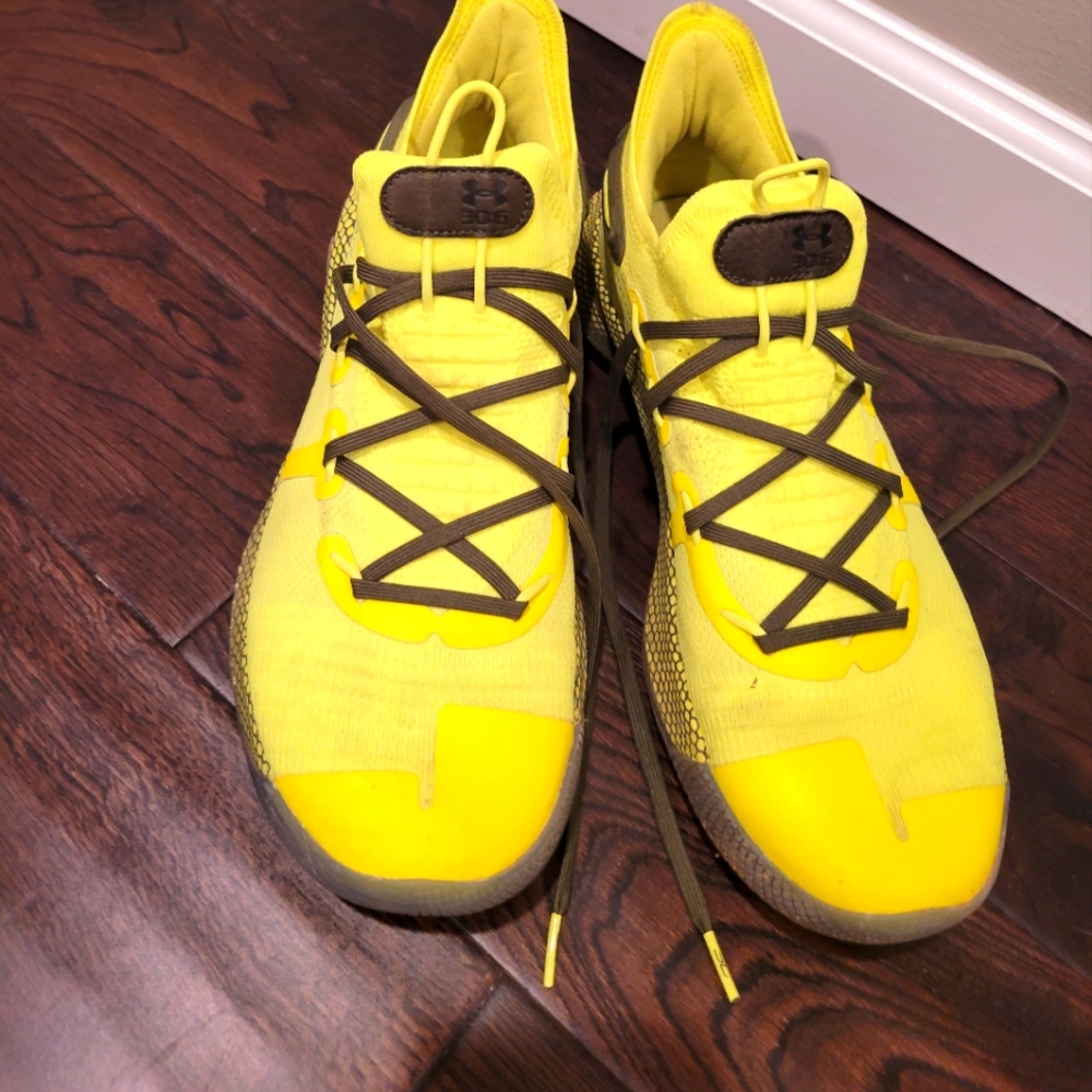 Under armour size 11 Men sneakers light neon green